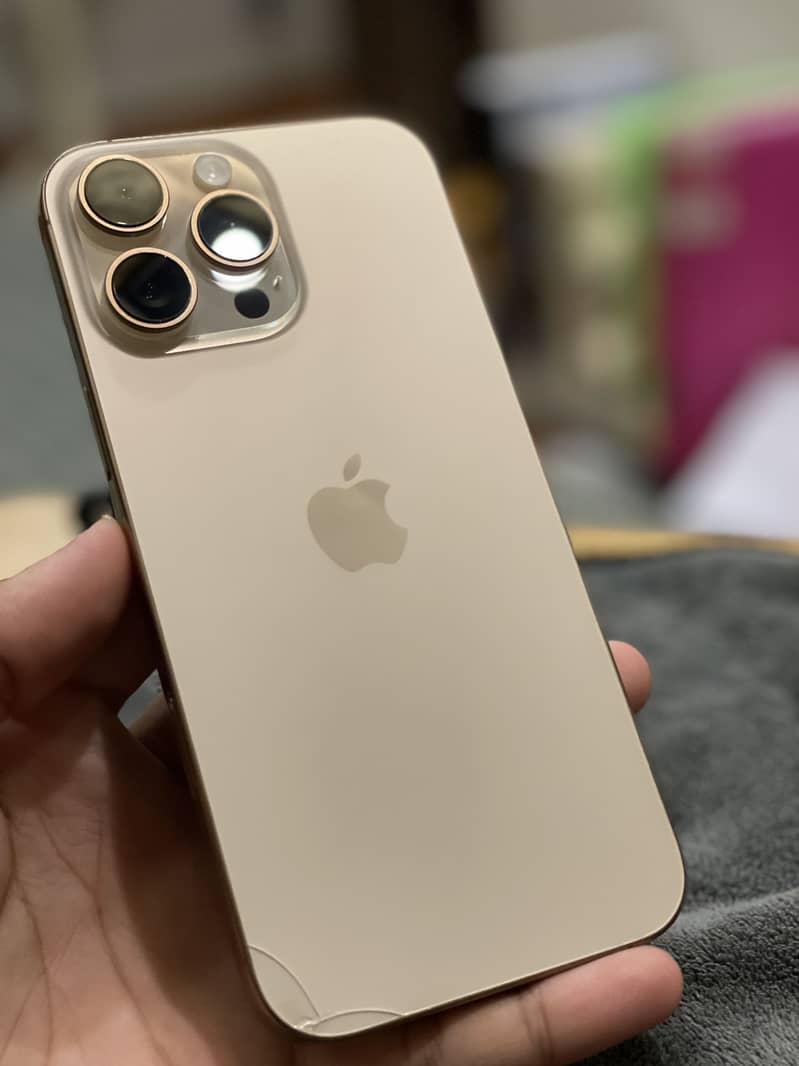 Apple iPhone 16 Pro Max 0