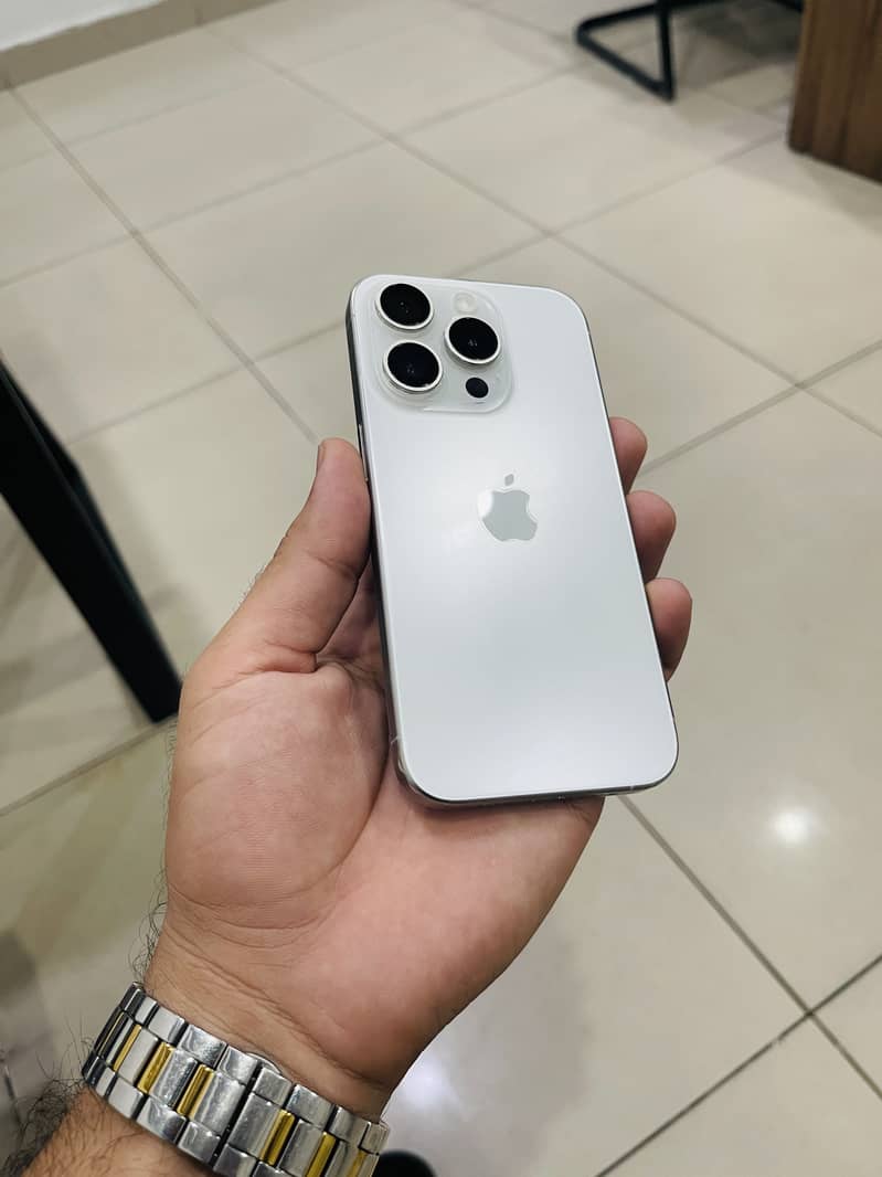 Apple iPhone 15 Pro 0