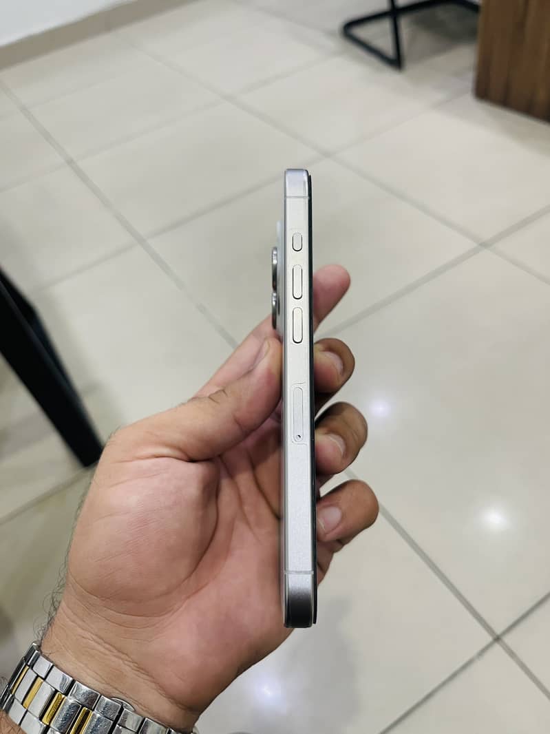Apple iPhone 15 Pro 1