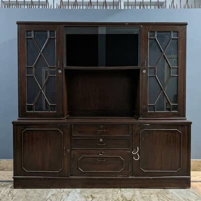 showcase/Hutch