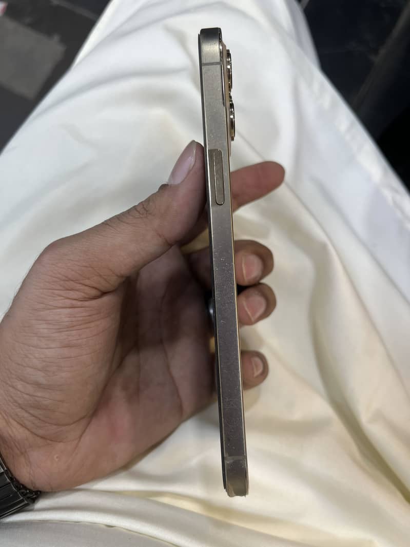 Apple iPhone 12 Pro Max 4