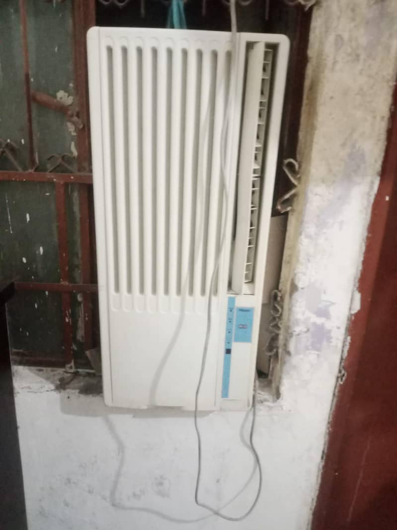 window AC good condition 0