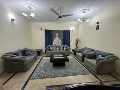 7 seater sofa with 3 tables 9/10 condition