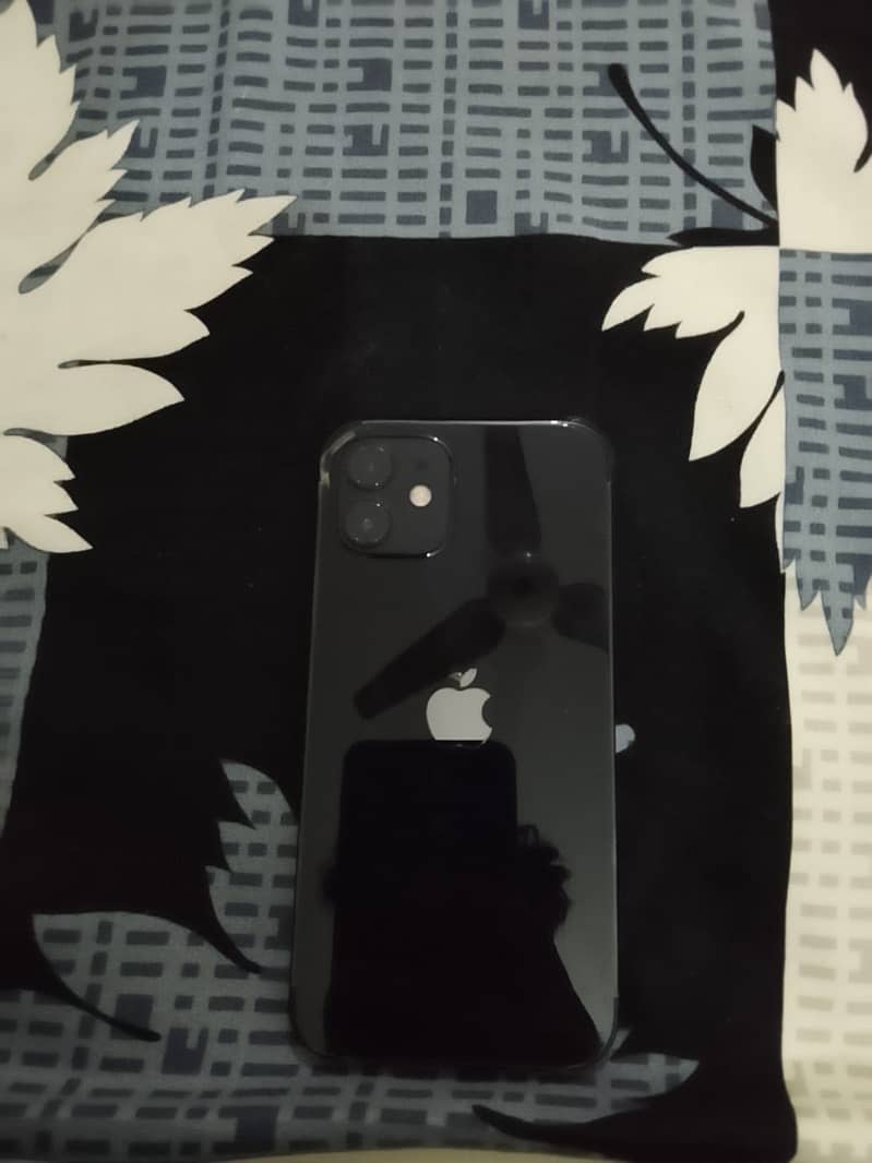 Apple iPhone 12 4