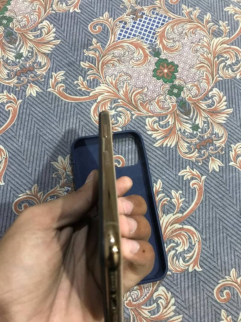 Apple iPhone 11 Pro 1