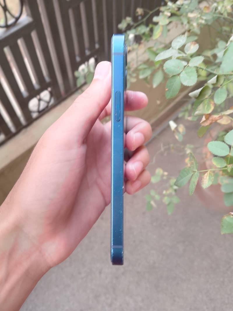 Apple iPhone 12 3