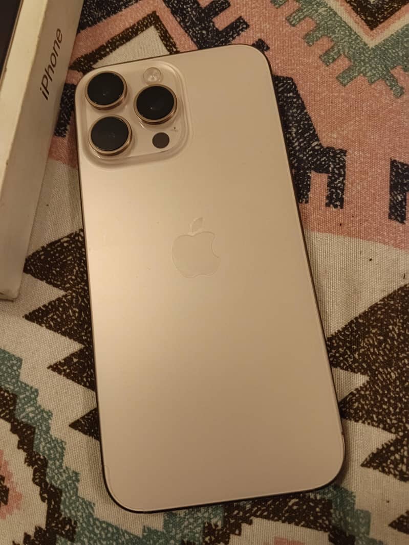 Apple iPhone 16 Pro Max 8