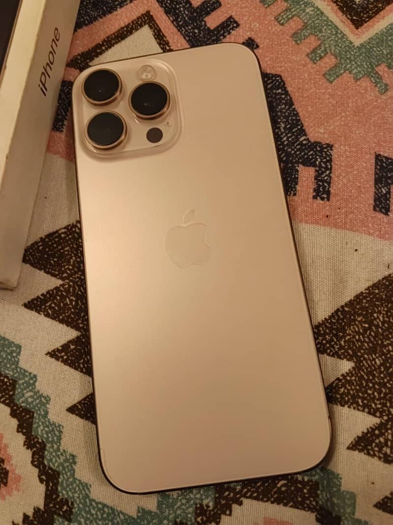 Apple iPhone 16 Pro Max 0