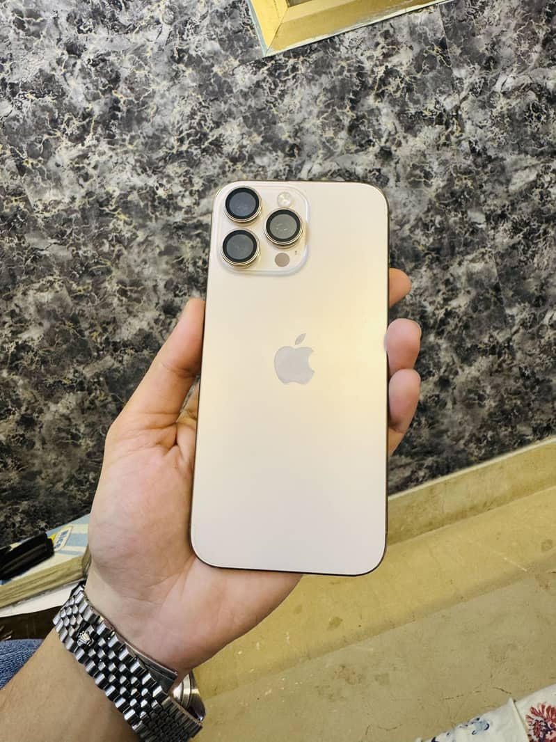 Apple iPhone 16 Pro Max 0