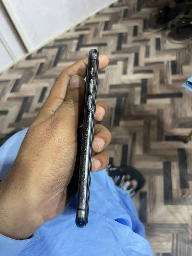 Apple iPhone 11 Pro 1