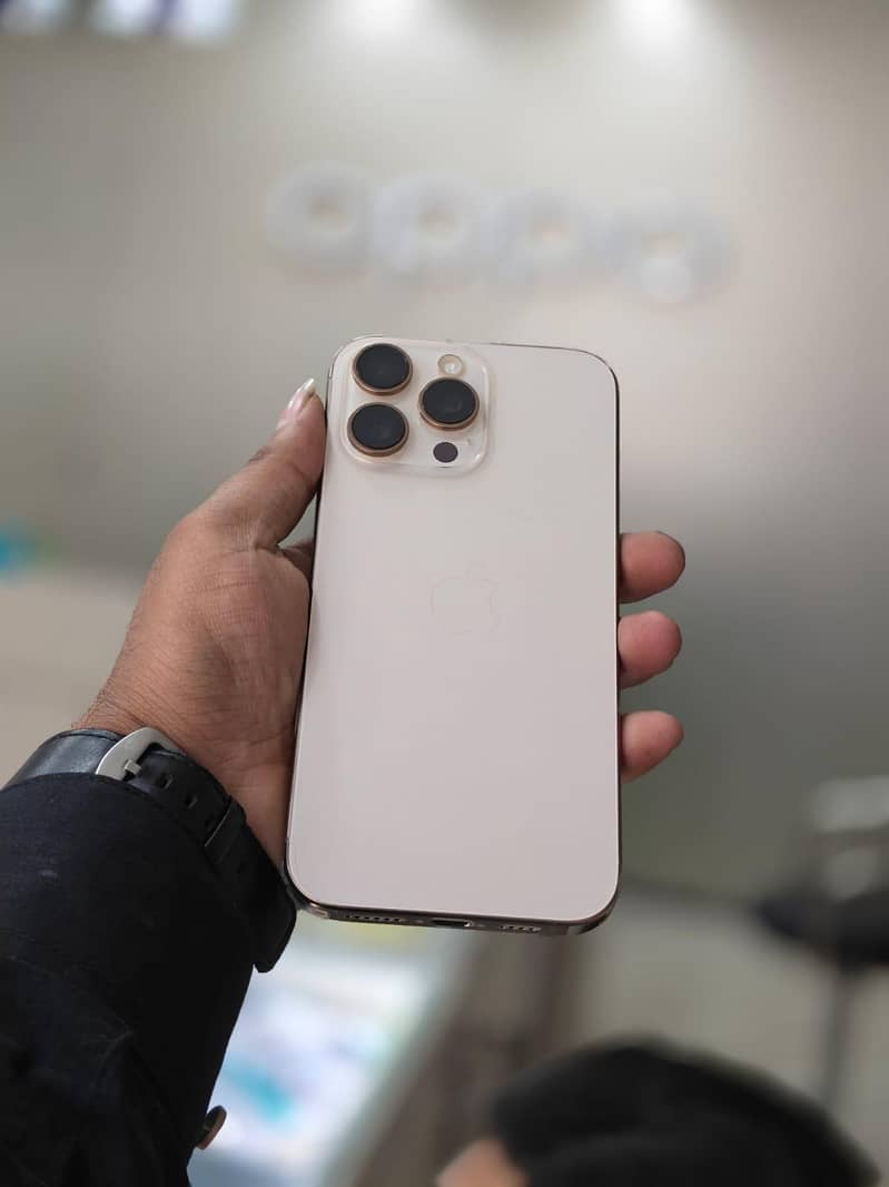 Apple iPhone 16 Pro Max 1