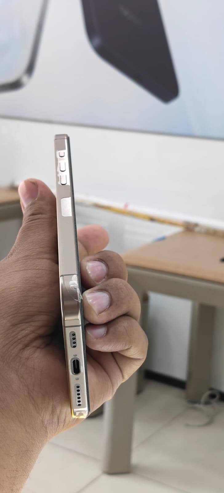 Apple iPhone 16 Pro Max 8