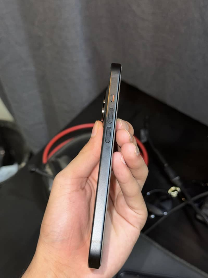 Apple iPhone 15 JV 1