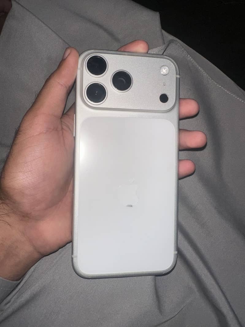 Apple iPhone 17 Pro Max 0