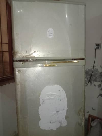 Dawlance ki medium size fridge ha for sale