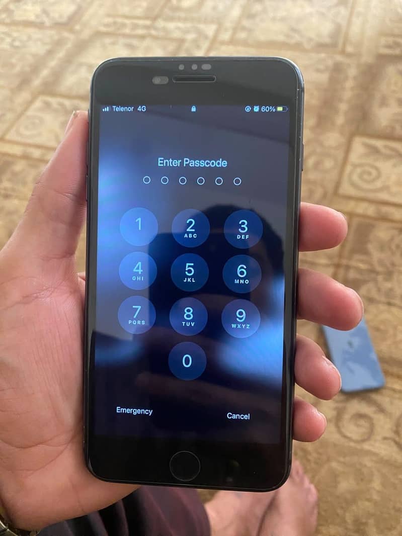 Apple iPhone 8 Plus 3