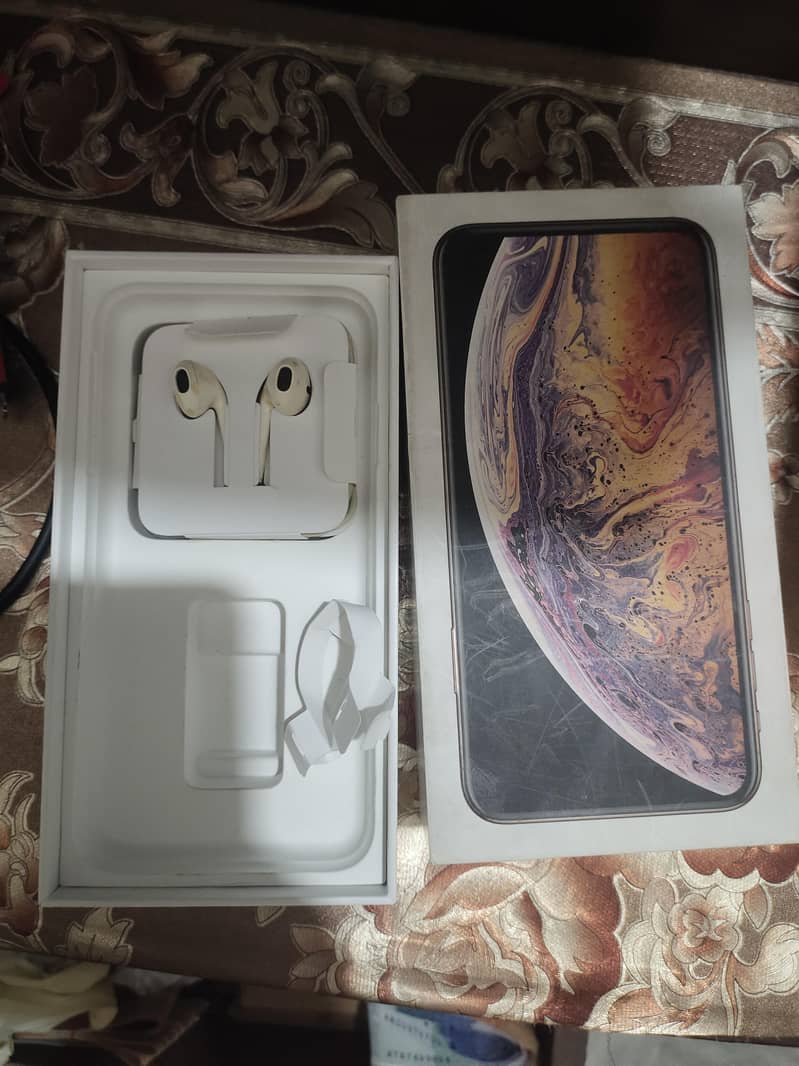 Apple iPhone XS Max 4