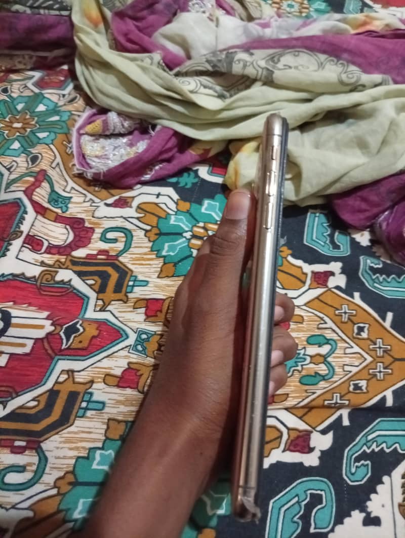 Apple iPhone XS Max 1