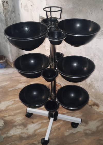 Multi-Tier Black Display Stand / Rack Sale ke liye)
