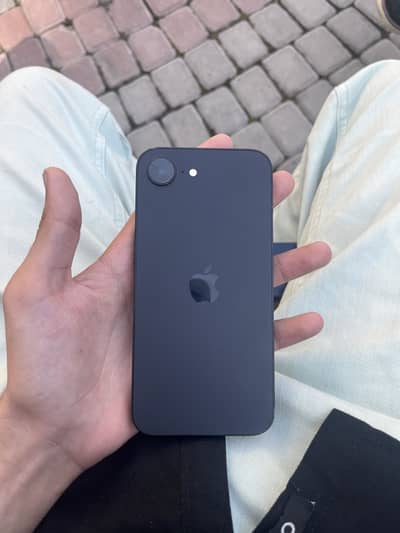 Apple iPhone 16e