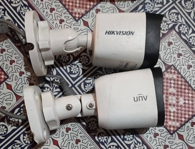 4 CCTV Cameras 1