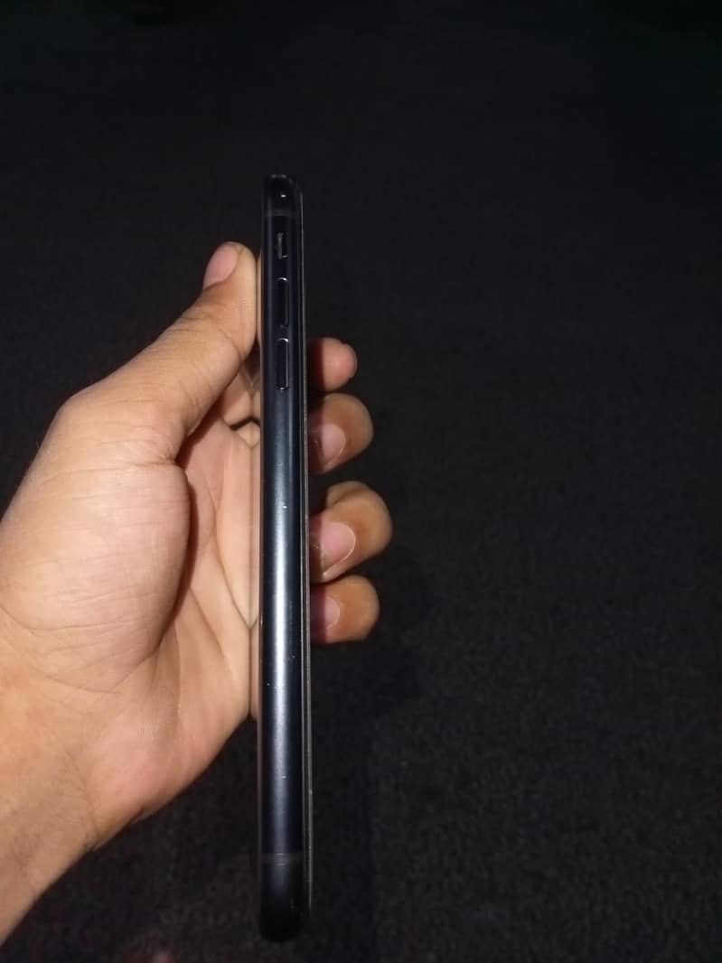 Apple iPhone XR 0