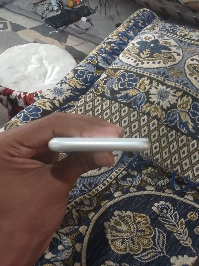 Apple iPhone 8 1