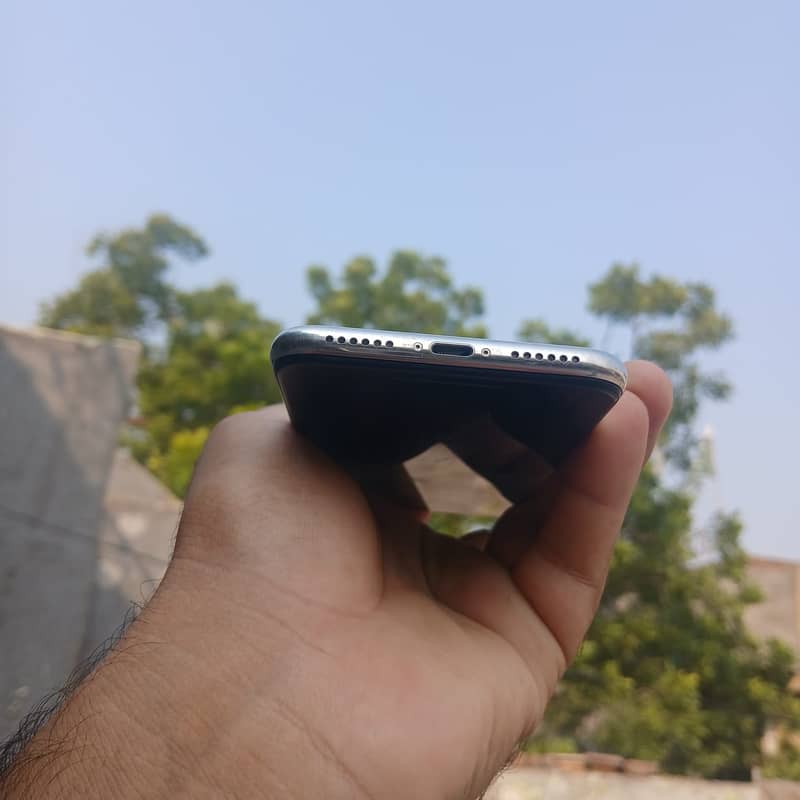 Apple iPhone X 6