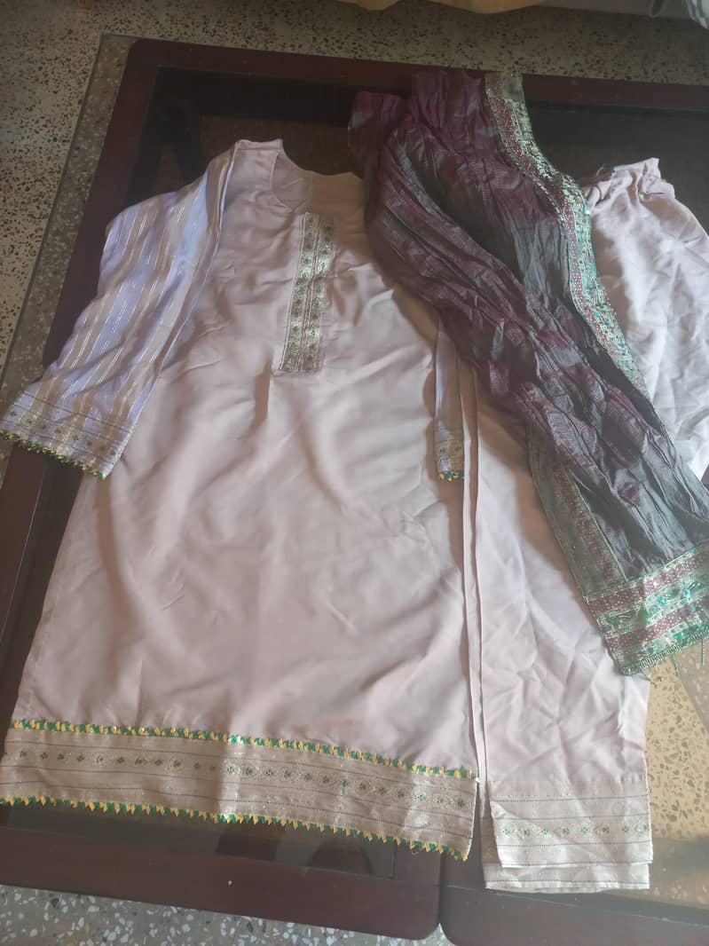 preloved clothes . 10/10 condition 4