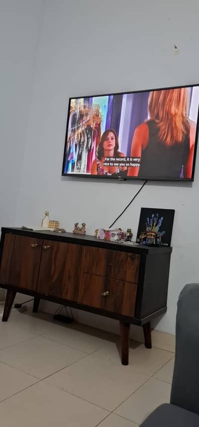 LG TV for sale
