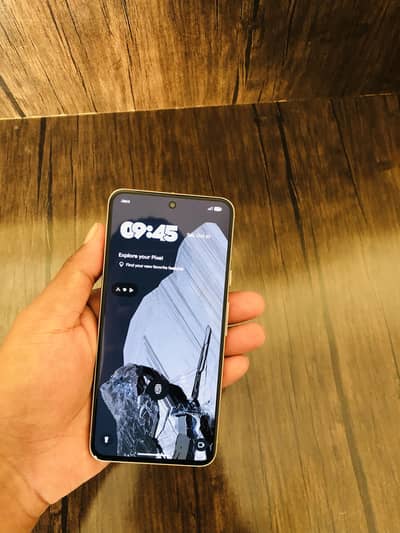 Google Pixel 8 in hazel colour 8/128 Premium Camera Single hand Use