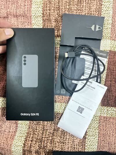 Samsung Mobile S24 fE