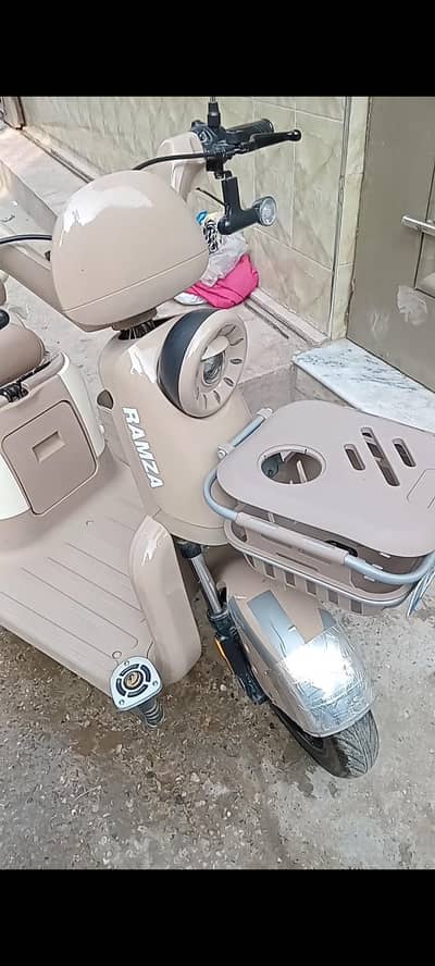 Used electric Scooty tri wheeler" excellent condition"