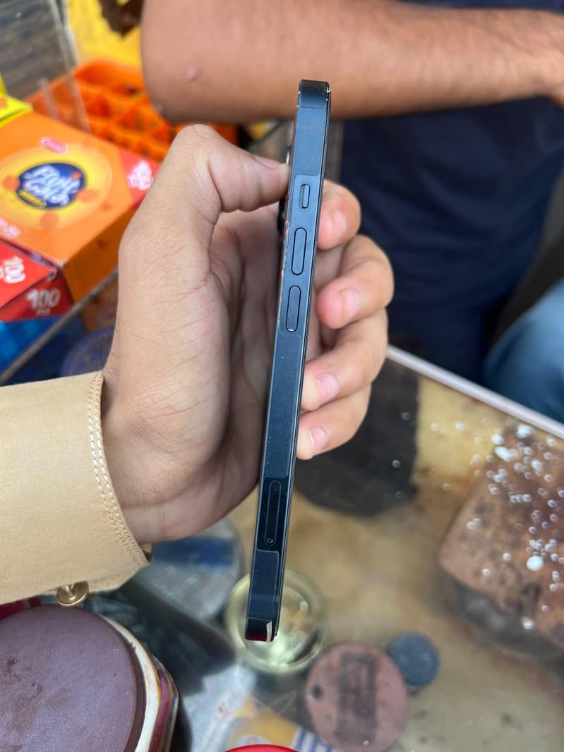Apple iPhone 13 2