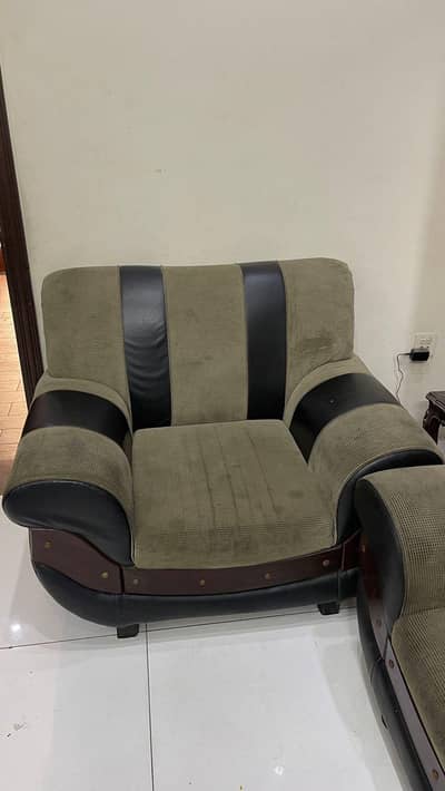 6 seater sofa set in Eden valley canal road Faisalabad