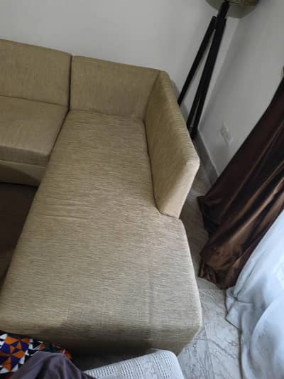 L shape sofa in in good condition