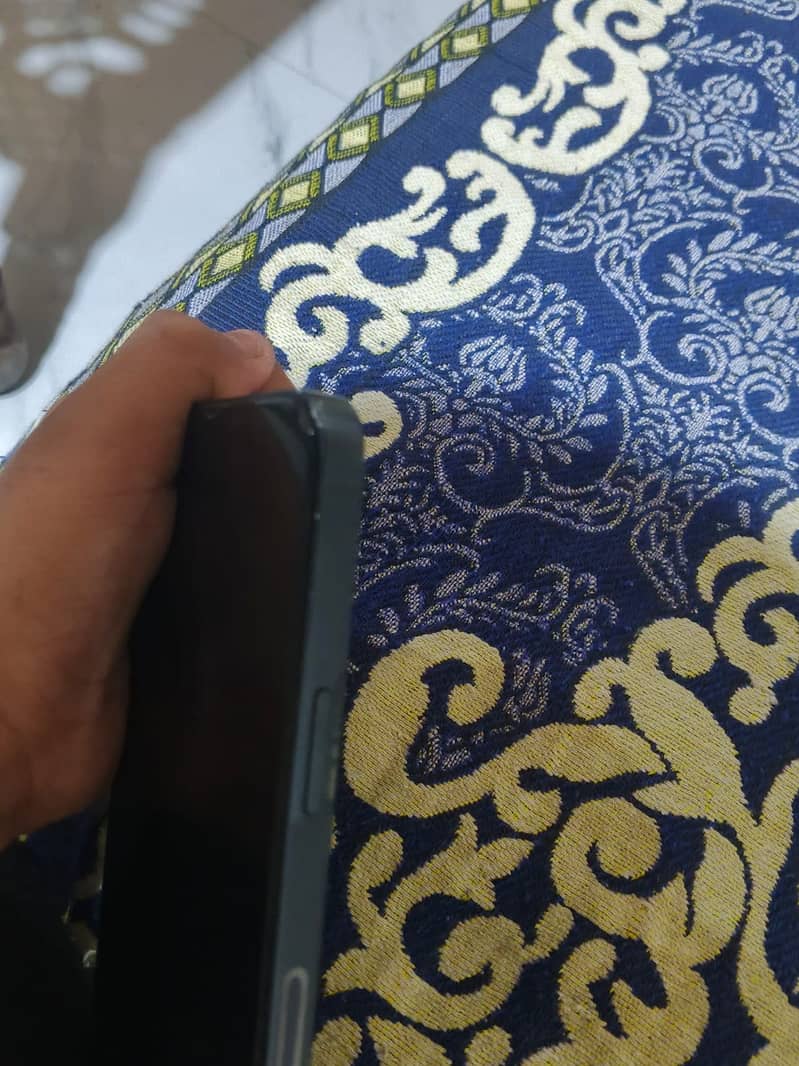 Apple iPhone 13 4