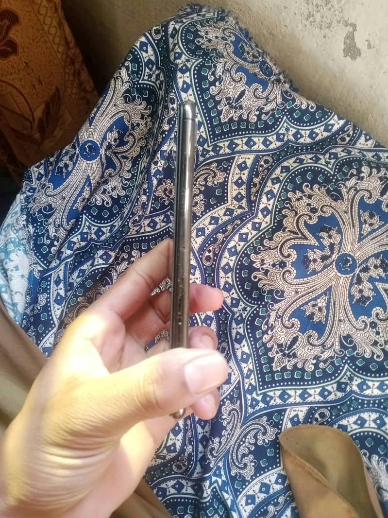 iPhone XS Max 2