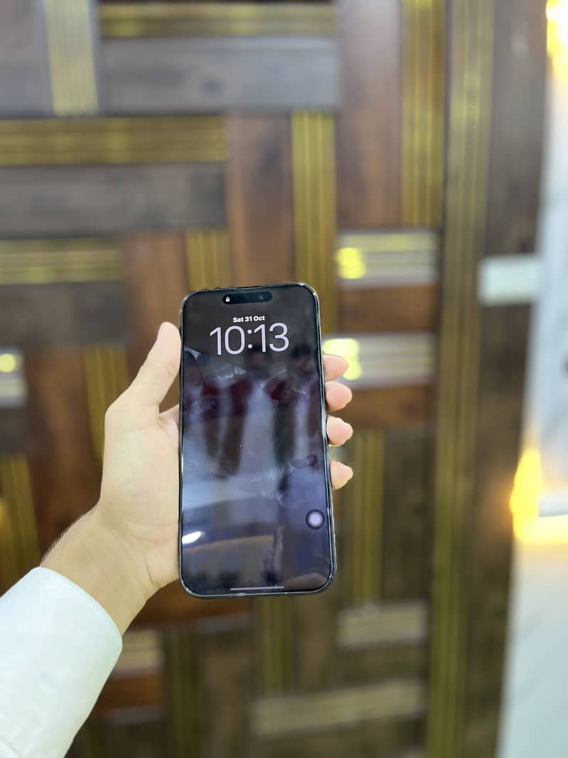 Apple iPhone 16 Pro Max 0