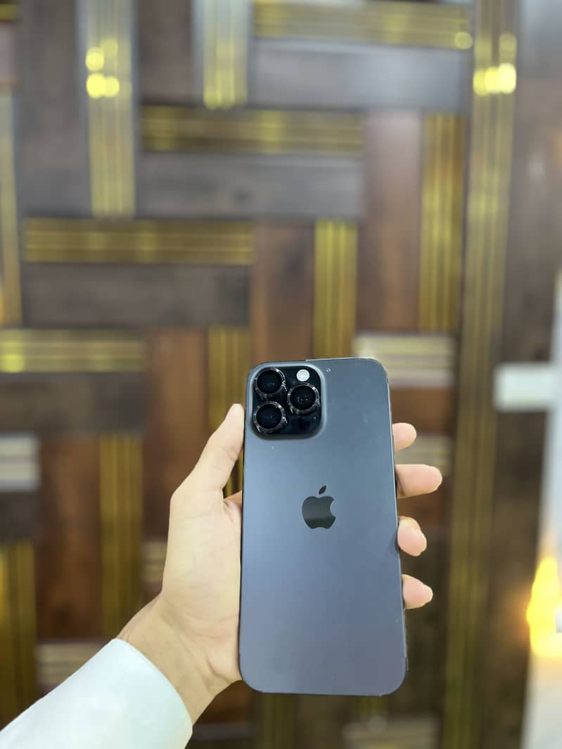 Apple iPhone 16 Pro Max 4