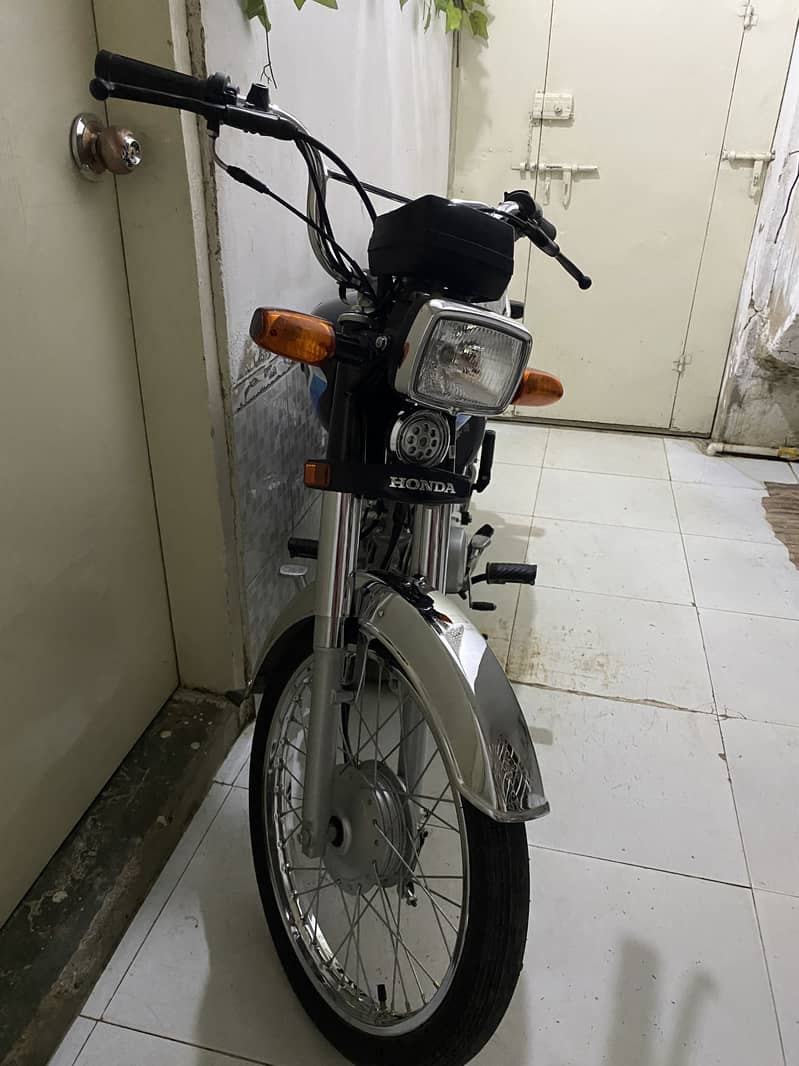 Honda CD70 4