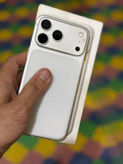 Apple iPhone 17 Pro Max battery circle 69