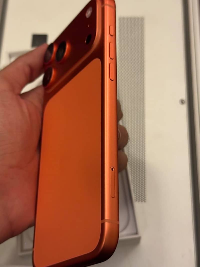 Apple iPhone 17 Pro Max 4