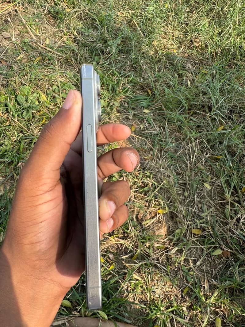 Apple iPhone 15 Pro Max 0