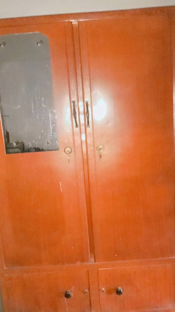 Almari 1
