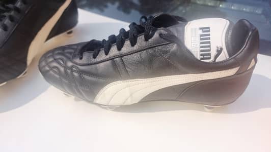 PUMA football shoes/ football studs