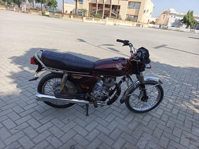 Honda 125 2005 model antique bike for urgent sale