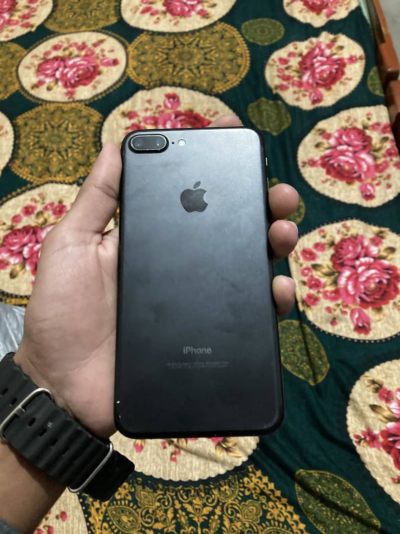 Apple iPhone 7 Plus 1