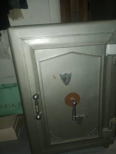 safe lockers bilkul new condition main