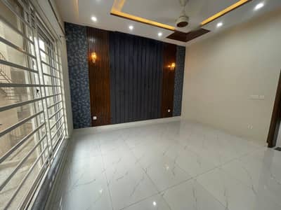 1 BED NON FURNISHED APERTMENT FOR RENT IN BAHRIA TOWN LAHORE